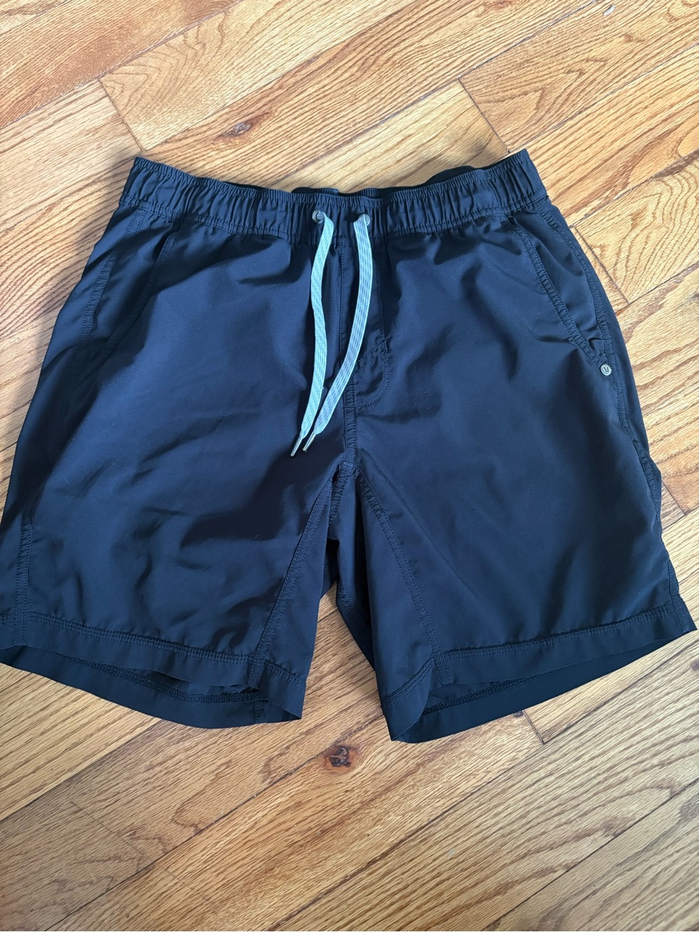 Vuori Men's Banks Black Athletic Shorts with Drawstring Size S (style No. V302)